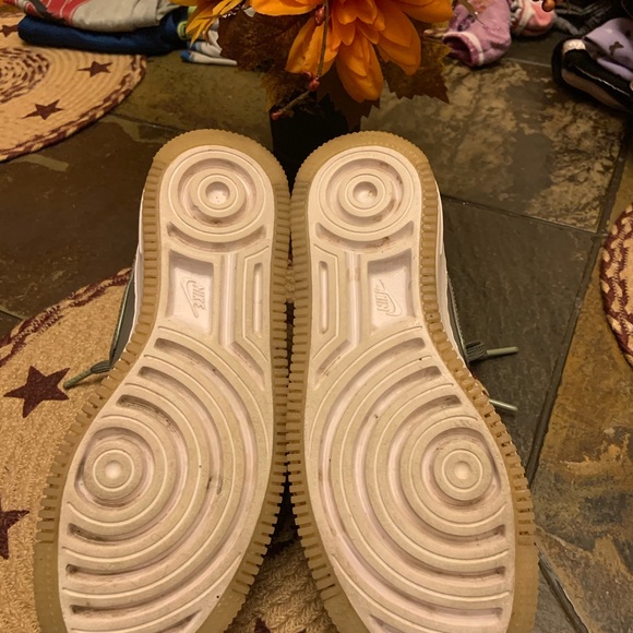 EUC Nike Air Force 1 ( Chamaeleon ) in color - Picture 5 of 6